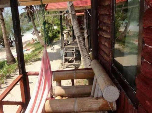 Leela Beach Resort ハード・リン エクステリア 写真