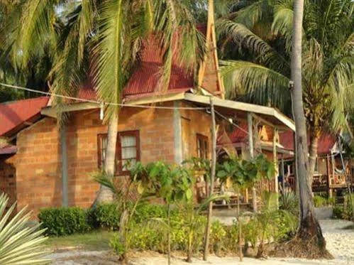 Leela Beach Resort ハード・リン エクステリア 写真